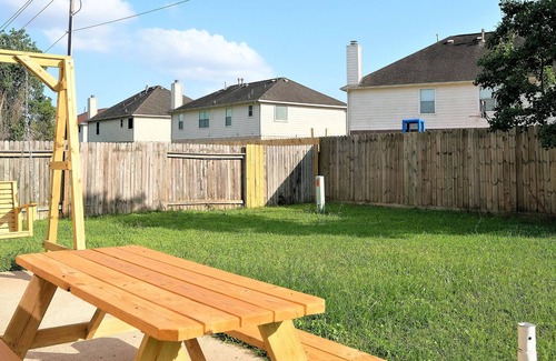 Stafford House | 3Bdrm 2.5Bath 5Beds - Near Downtown