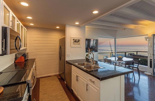 Malibu House | 3bed 2bath Malibu Beach House on Private Sandy Beach SPECIAL!