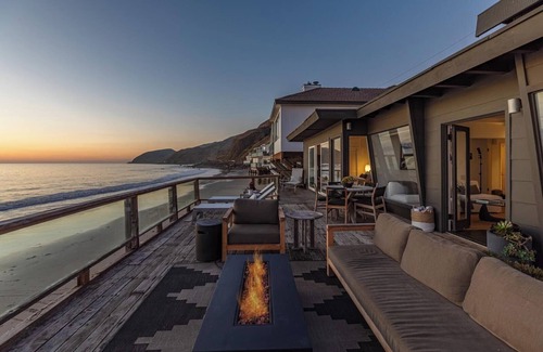 Malibu House | 3bed 2bath Malibu Beach House on Private Sandy Beach SPECIAL!