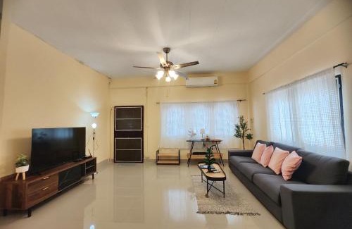 Bang Na House | 3Bed 2Bath, Pet friendly, 5min drive to BTS Udomsuk