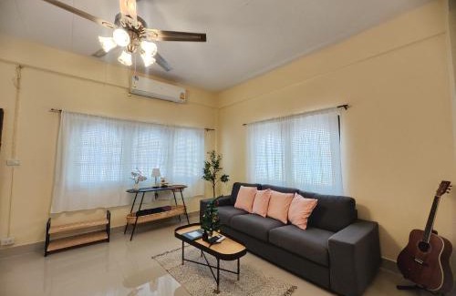 Bang Na House | 3Bed 2Bath, Pet friendly, 5min drive to BTS Udomsuk
