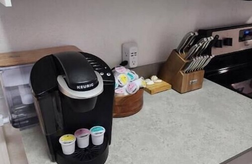 Central Oakland Park House | ◈ 3Bed/3Bath ◈ Heated Pool ◈ <10 Mins from Beach