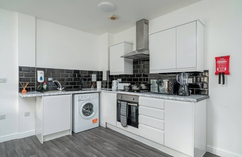 Canning Town Apartment | 3Bed by Canning Town Stn/Balcony/Central Location