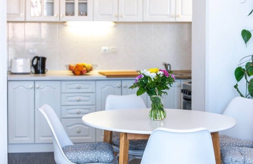 Pile Apartment | 3bedroom apartment near Old Town!