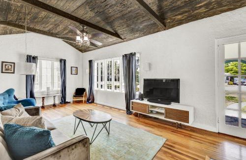 Kingston House | 3br 1bath - Spanish Beach Bungalow MainHouse