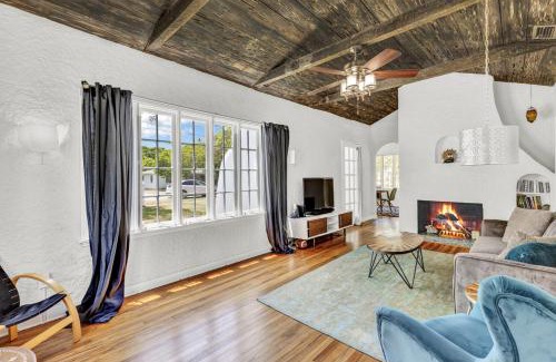 Kingston House | 3br 1bath - Spanish Beach Bungalow MainHouse