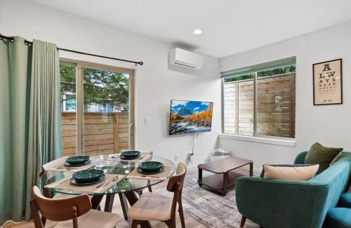 Roosevelt House | 3BR 2.5BA ROOFTOP VIEW GREEN LAKE HIDEAWAY