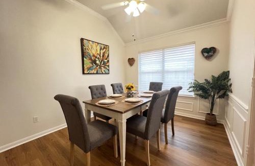 Barker House | 3BR-2 BA-3 beds Cozy Hub Katy - Close to Cypress