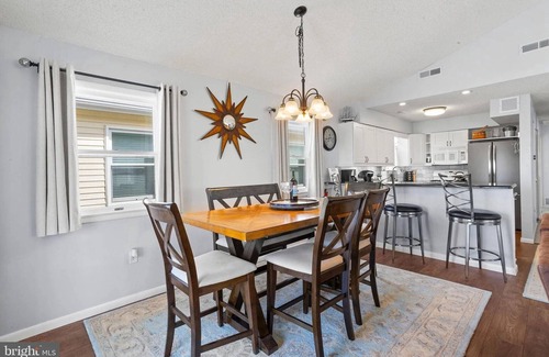 South End Condo | 3BR/2BA 2nd Floor Beach House - 2 Blocks from the Beach!