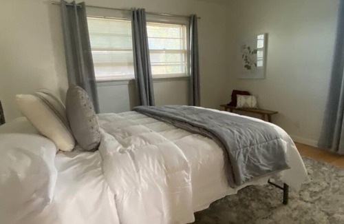 Amarillo House | 3BR 2min from I-40,near DT, 21 min Palo Duro