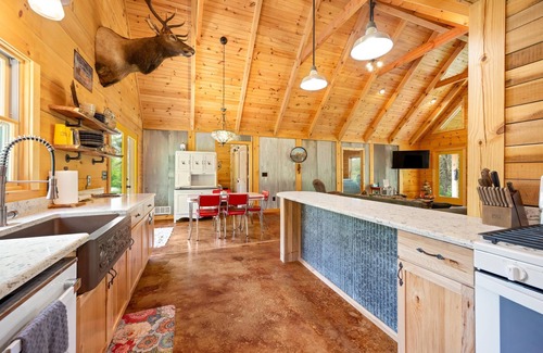 Gnaw Bone House | 3BR, 3 BA cabin