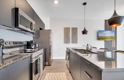 Lindfields House | 3BR 3BA Modern Home closet to Disney No Carpet