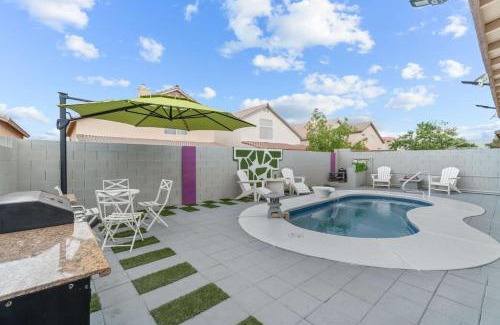 Spring Valley House | 3BR - 3BA w Pool & BBQ -15 Mins to Strip & Airport