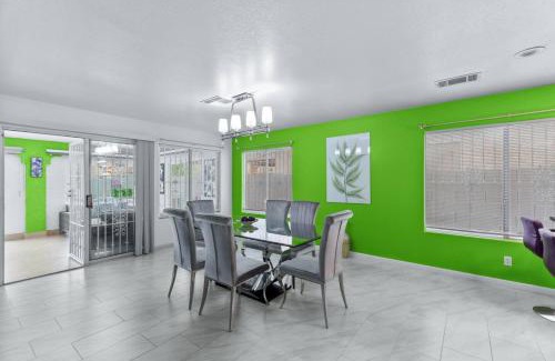 Spring Valley House | 3BR - 3BA w Pool & BBQ -15 Mins to Strip & Airport