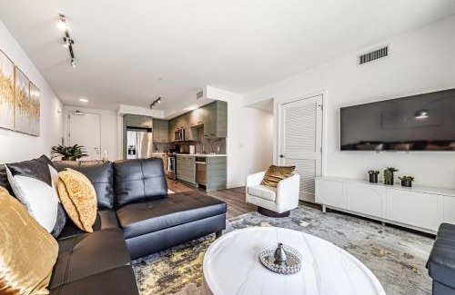 Downtown Apartment | 3BR Apartment Near Santa Monica Pier