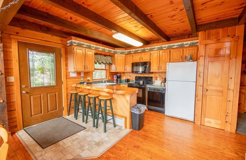 Jackman Cabin | 3BR Cabin –Snowmobilers and Hunters Paradise