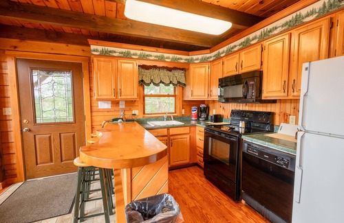 Jackman Cabin | 3BR Cabin –Snowmobilers and Hunters Paradise