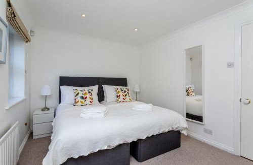 Montpelier House | 3BR Central Patio Home with Parking