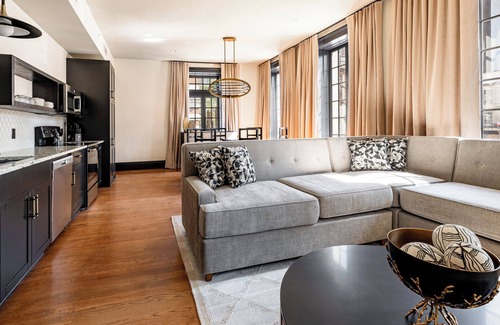 Central Business District Hotel | 3BR City Views: Walk to French Quarter | The Mayfair