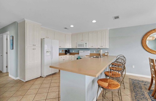 Gulf Shores Apartment | 3BR Condo with Gulf Views,Pool,Boat Launch & Dock