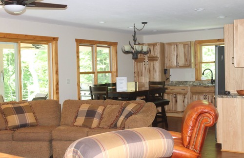 Sturgeon Bay Cottage | 3BR Cottage Nestled in a Door County Serene Setting