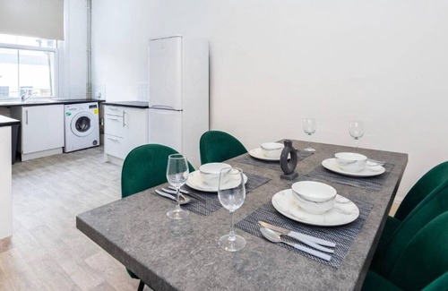 Chelmsford House | 3BR Elegant Home HIGH STREET LOCATION by Luxiety Stays