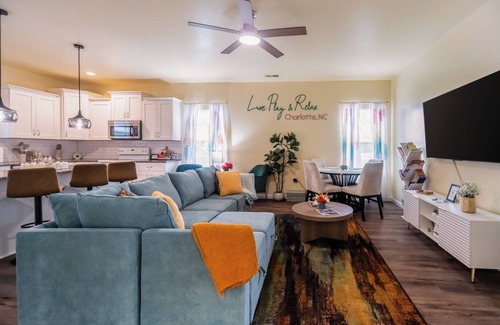 Paw Creek House | 3BR Getaway | Hot Tub, Games and Family Fun