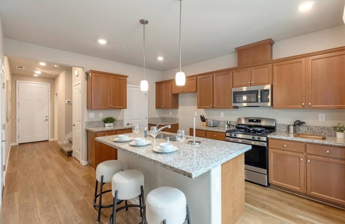 Natomas Park House | 3BR Home at Pagoda Lane｜Walk In Closets｜Garage｜nWifi｜Laundry Roomn #41982