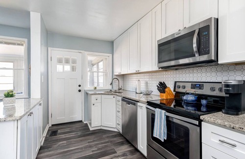 Dundalk House | 3BR home near Heritage Park