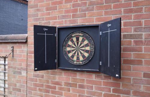 Norwich House | 3br Home Parking Dart Board Pet Friendly