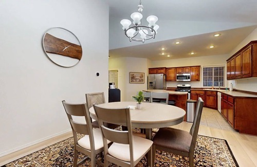 Redmond House | 3BR home with yard, patio, WiFi, fireplace