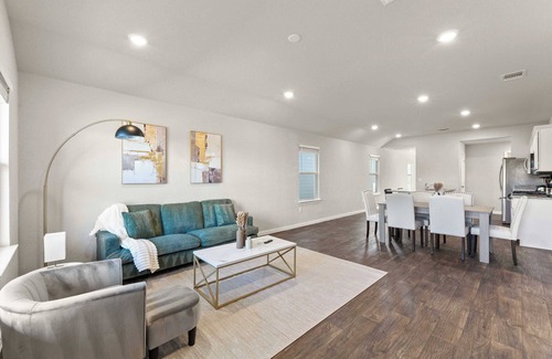 Pflugerville House | 3BR Luxury Furnished Home｜Smart System｜Private Yard｜20 Mins to Austin #42153