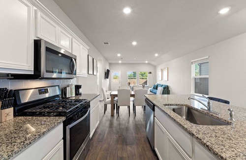 Pflugerville House | 3BR Luxury Furnished Home｜Smart System｜Private Yard｜20 Mins to Austin #42153