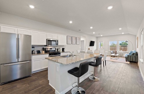 Pflugerville House | 3BR Luxury Furnished Home｜Smart System｜Private Yard｜20 Mins to Austin #42153