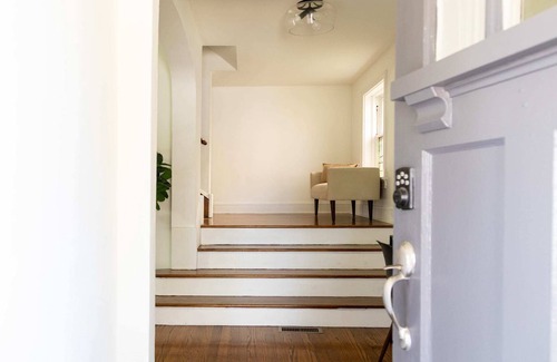 St. Louis Apartment | 3BR Modern Bungalow / ABODEbucks