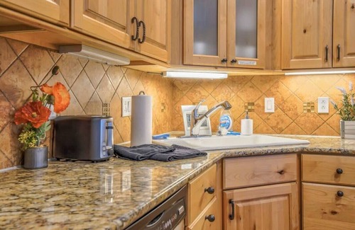 Green Mountain Falls House | 3BR Mountain Views|Hot Tub & Firepit|Gameroom