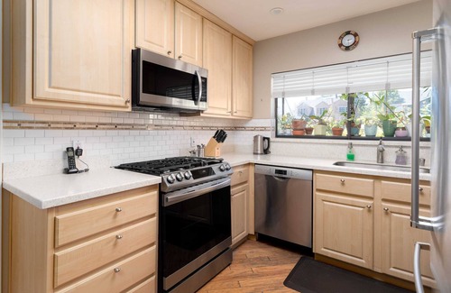 West Menlo Park House | 3BR Near Stanford, Bonus Room, No Cleaning Fee