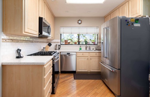 West Menlo Park House | 3BR Near Stanford, Bonus Room, No Cleaning Fee