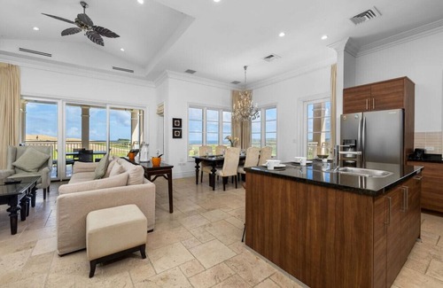 Malmok Condo | 3BR Penthouse Overlooking Golf Course at Anabui 6 by Bocobay