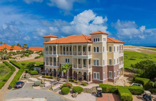 Malmok Condo | 3BR Penthouse Overlooking Golf Course at Anabui 6 by Bocobay