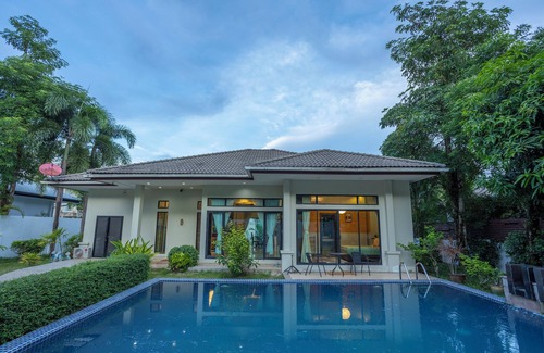 Choeng Thale Villa | 3BR Pool Villa Quiet Stay V67