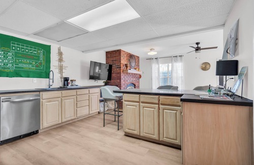 Thackerville House | 3BR Retreat – 2 Mins to WinStar Karaoke + Fire Pit Fun”