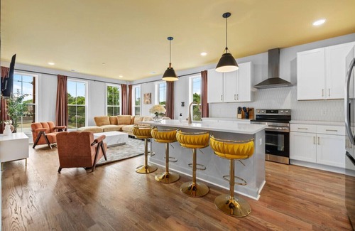 Talbot's Corner Apartment | 3BR - Sleeps 10 | Makeup Room + Near DT!