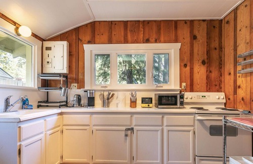 Brockway House | 3BR Tahoe Cabin Walk to Beach