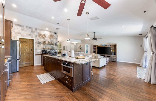 Wesley Chapel South House | 3BR Wesley Chapel Retreat with Private Pool Pet-Friendly Spacious Parking