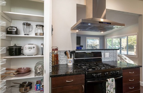 Vose House | 3BR2B Bright-Cozy Home & Work Space (Central BVTN)