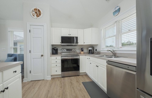 Ocean Sands House | 3min walk to beach! Dogs OK, Private Pool, Hot Tub