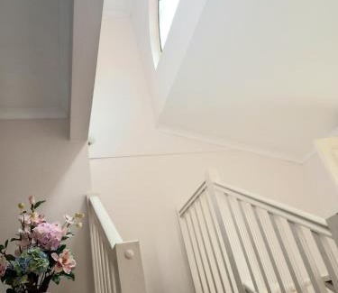 Runcorn House | 3mins walk to shopping centre&city bus, airport