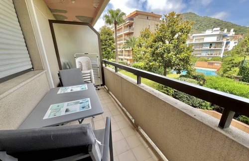 Mandelieu-la-Napoule Beach Apartment | 3P04 Holiday rental T3 la-Napoule in a seafront residence