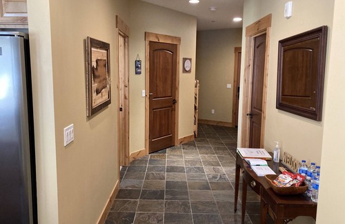 Kellogg Condo | 3rd floor condo retreat